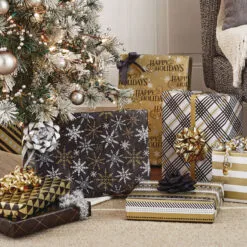 Hallmark Black And Gold 4-Pack Reversible Holiday Wrapping Paper Assortment, 150 Sq. Ft. -Hallmark popular shop Black and Gold Reversible Wrapping Paper Assortment 5JXW1737 02
