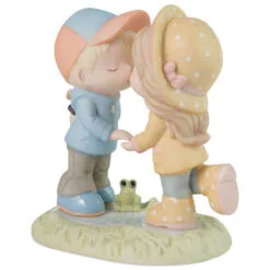 Precious Moments You Are My Sunshine On A Rainy Day Figurine, 5.6" -Hallmark popular shop Precious Moments Couple Kissing in the Rain Figurine 223002 03